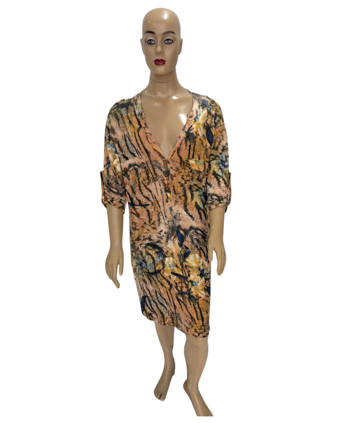 Chemise Casual Tecido leve, estampado, fundo bege. TAM G