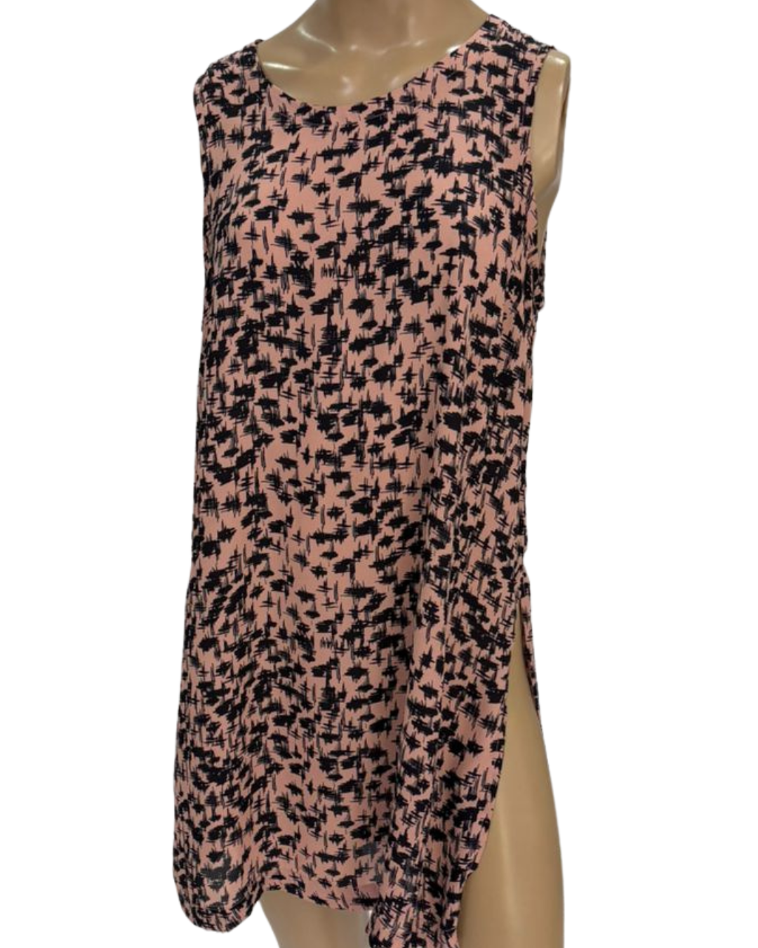 Vestudo Casual Tecido leve, estampado, fundo rosê com preto. TAM M