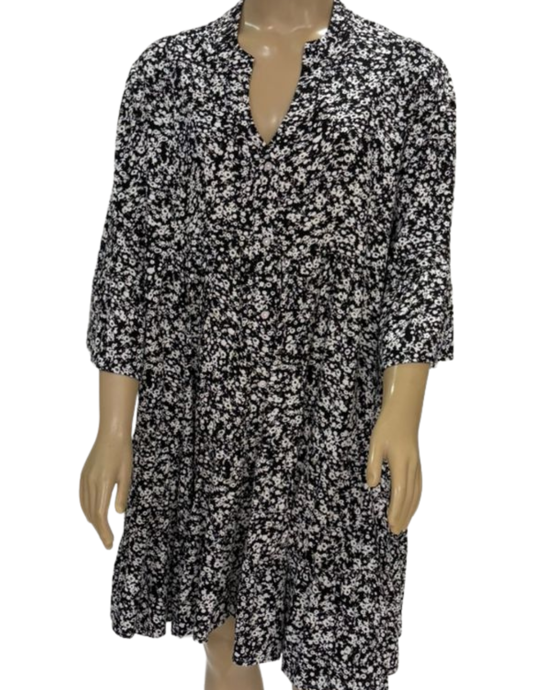 Vestido Casual Estampado com fundo preto. TAM M